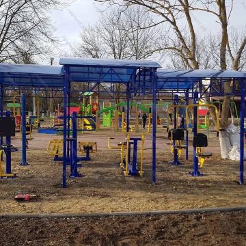 Теневой навес для уличных тренажеров 02