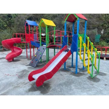 ДИК Дворик детства с винтовой горкой