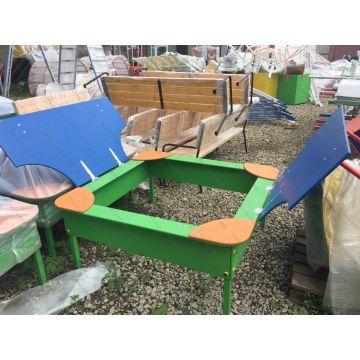 Песочница с крышкой и уголками