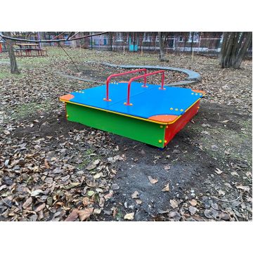 Песочница с крышкой и уголками