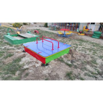 Песочница с крышкой 02