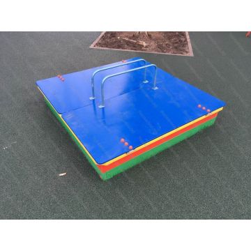 Песочница с крышкой 02